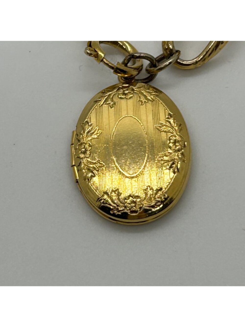 Vintage Gold Locket Charm Bracelet Chunky Textured Curb Link Chain Estate Jewelr - Picture 2 of 11